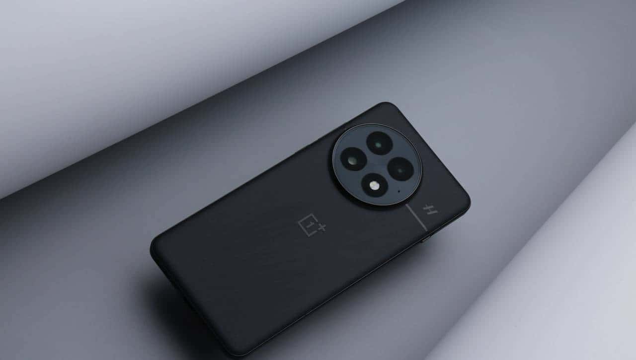 友商承让了，一加13评测：4499元起的骁龙8至尊版+2K屏+潜望长焦