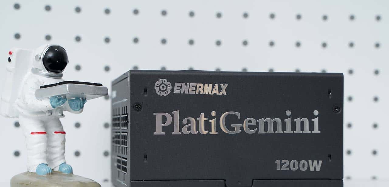 2K游戏神器 七彩虹iGame GeForce RTX 5070 Ultra W OC 12GB评测