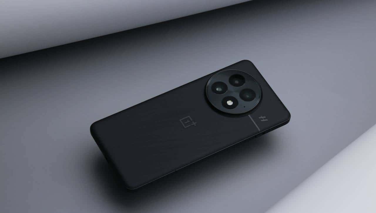 友商承让了，一加13评测：4499元起的骁龙8至尊版+2K屏+潜望长焦