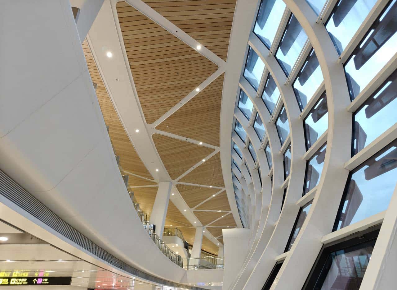 友商承让了，一加13评测：4499元起的骁龙8至尊版+2K屏+潜望长焦