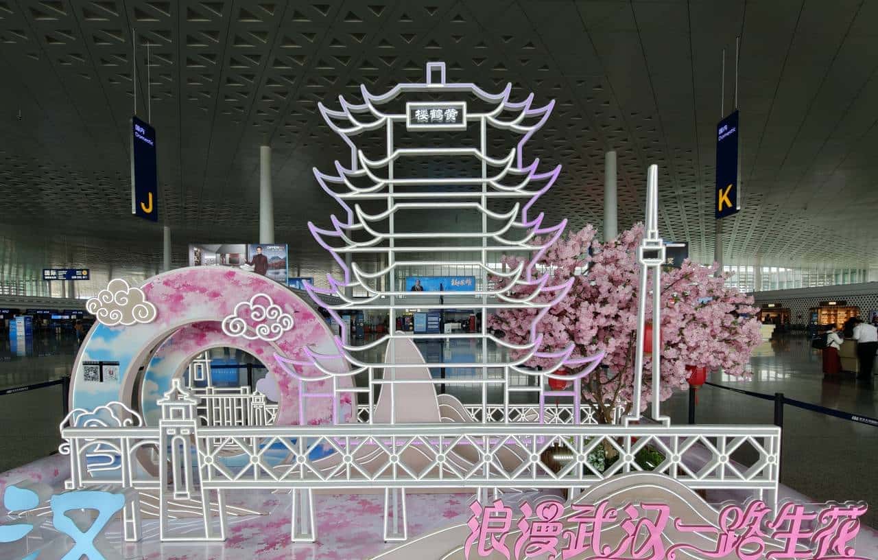 友商承让了，一加13评测：4499元起的骁龙8至尊版+2K屏+潜望长焦