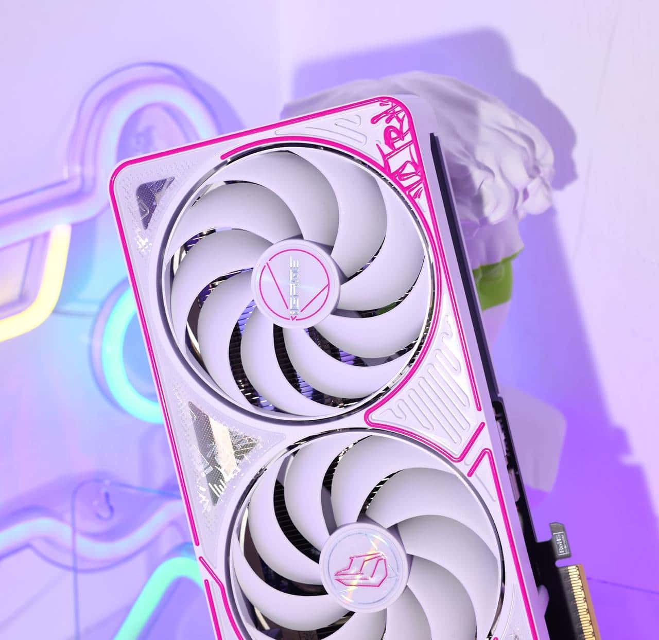 2K游戏神器 七彩虹iGame GeForce RTX 5070 Ultra W OC 12GB评测