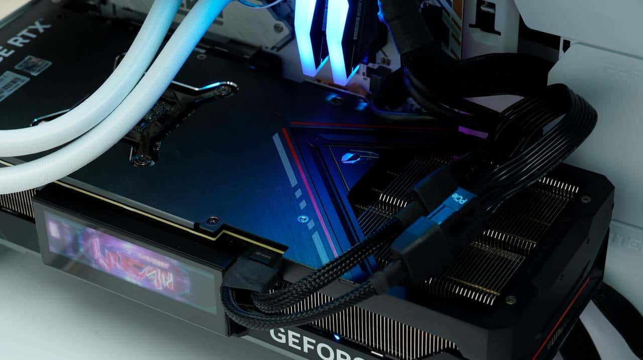 万元装机最优选，2K游戏甜品卡 iGame GeForce RTX 4070 Vulcan OC 首测