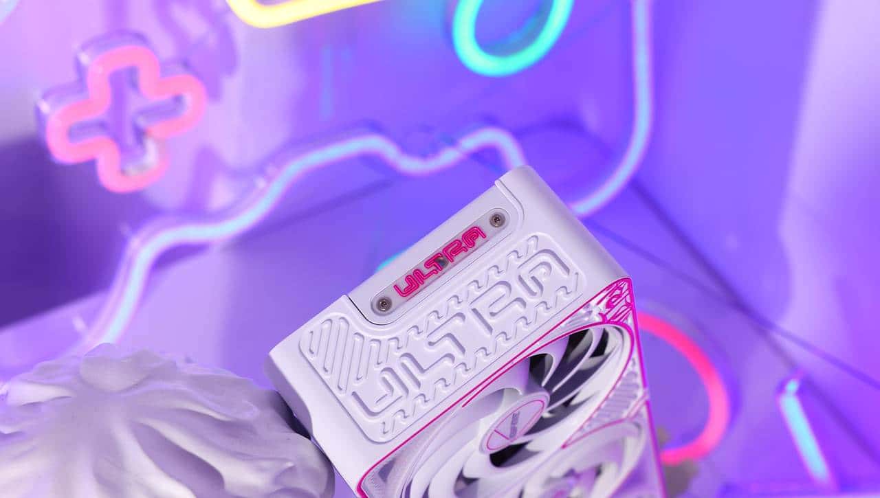 2K游戏神器 七彩虹iGame GeForce RTX 5070 Ultra W OC 12GB评测