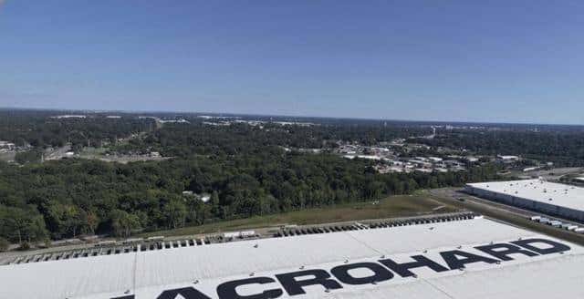 马斯克开始用Grok替代员工了，最惨部门裁员90%