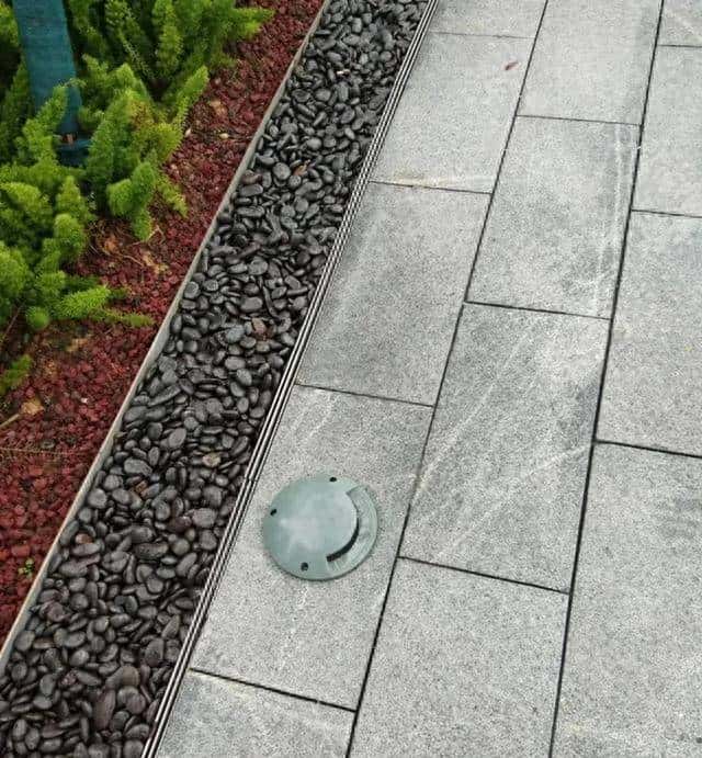 庭院排水系统全攻略：8种排水方式详解 - 宋马