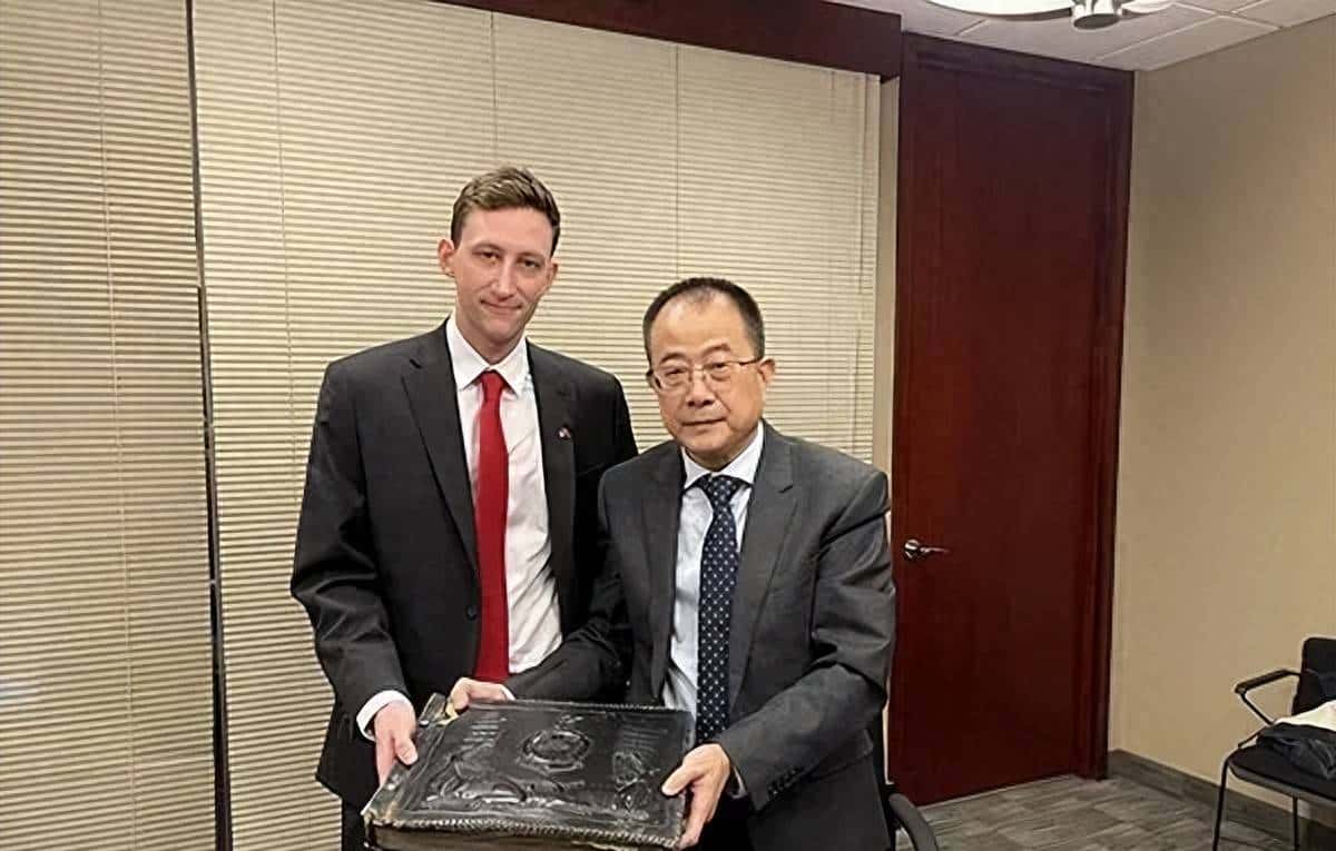 被“网暴”的美国小伙，收到春晚邀约！