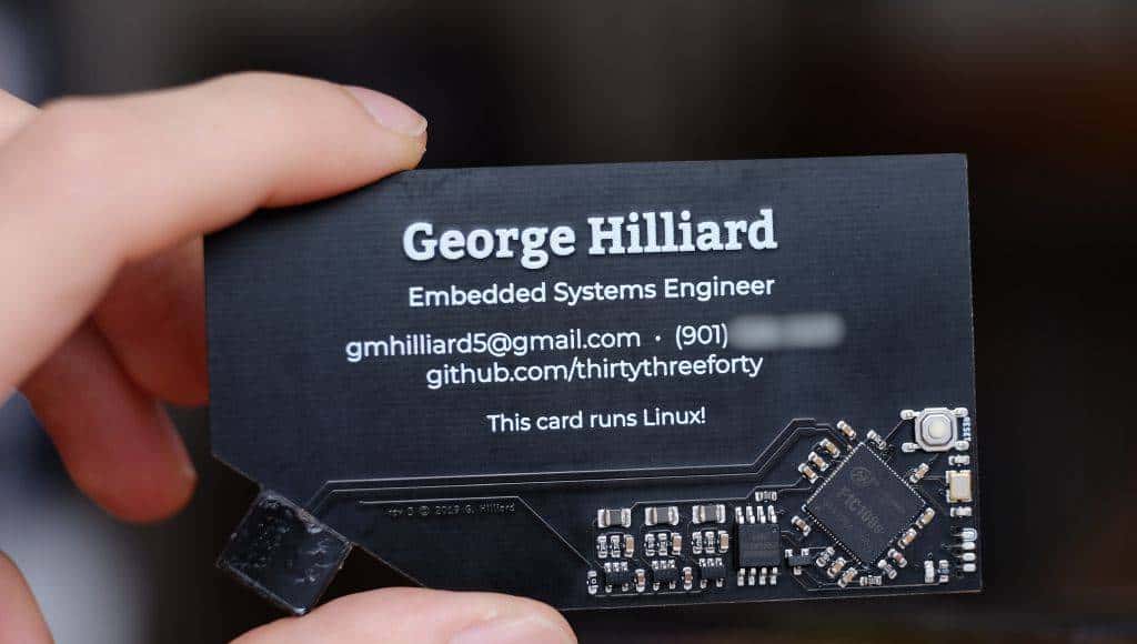 我的名片能运行Linux和Python，还能玩2048小游戏，成本只要20元