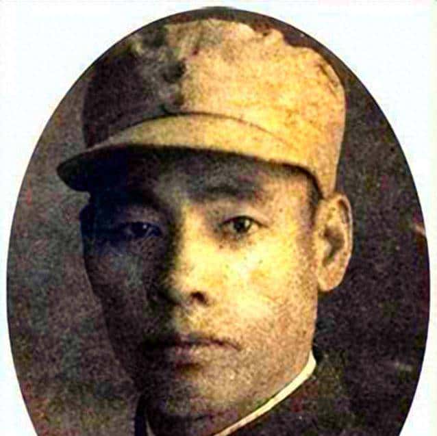 一侦查员深入敌穴游说叛军，走到院门处，喂马老头道：还不赶紧走 - 宋马