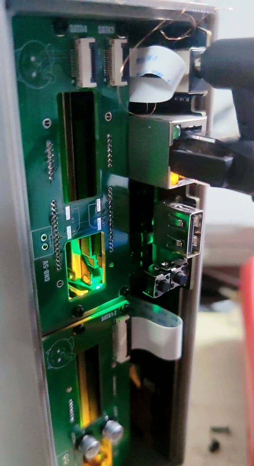 258四个2.5盘位，ARM架构4G+8G。低功耗NAS神器