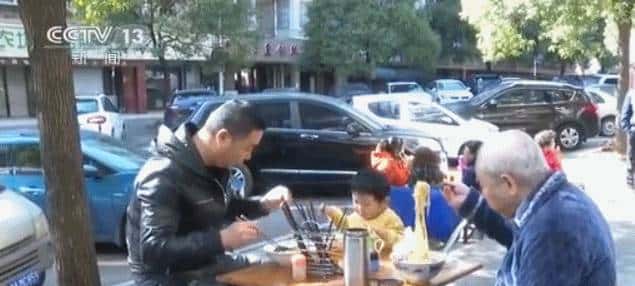 Local News丨央视为长沙一家米粉店做了个硬广,缘由很暖心