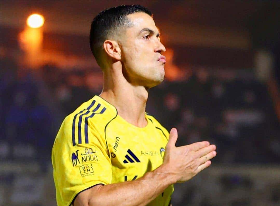 薪资战!沙特拟砸超 C 罗年薪挖萨拉赫，总裁的 “第一” 执念岂能容？