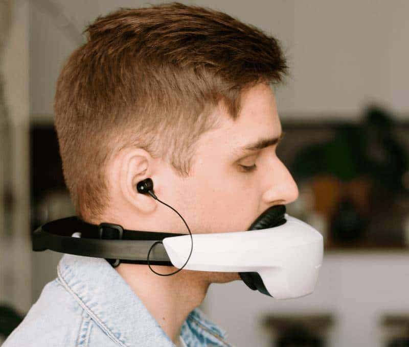 戴森发布了一款戴在嘴巴上的耳机，我还以为愚人节提前来了呢