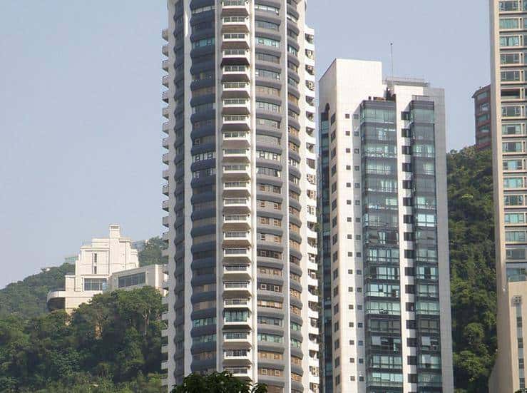 张柏芝对簿公堂：4000万骗局背后的干爹、假合同与泪崩真相