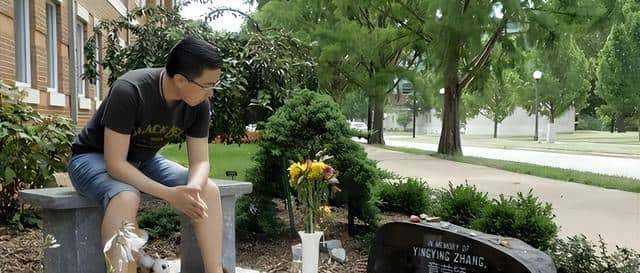 章莹颖遇害8年太催泪！博士男友不恋不婚。以另一种方式替她尽孝