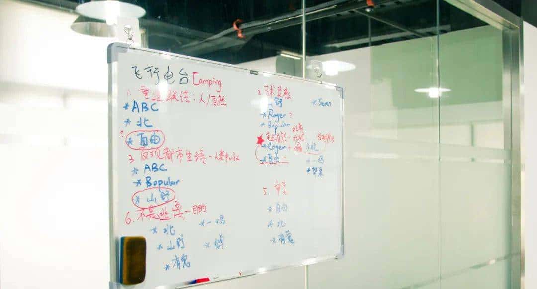 杨一：中文播客正在抄小路奔向大众