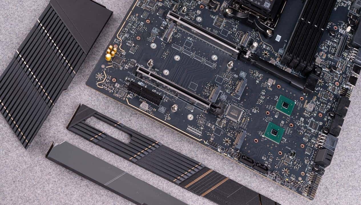 十年超神，巅峰再临：微星 MEG X870E GODLIKE X EDITION超神主板首发评测