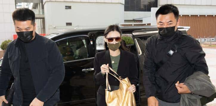 张柏芝对簿公堂：4000万骗局背后的干爹、假合同与泪崩真相