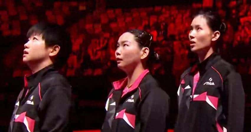 女团颁奖现场陈梦主动让山C位