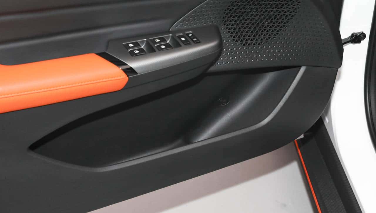 9.79万起售！10万级运动轿跑，2.0T+爱信8AT，长安UNI-V香不香？