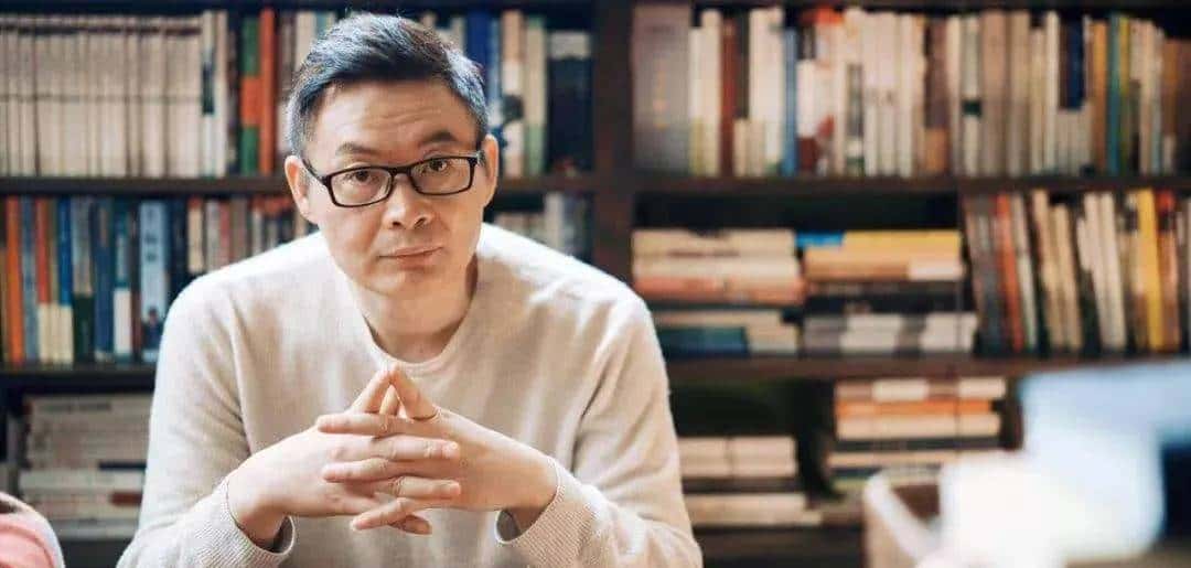 《人生海海》--是人们亲手挖的苦海，活一天挖一天，挖到人生的尽头……