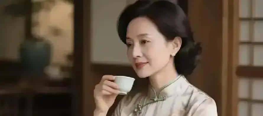 别瞎猜了！女人这4个动作就是“我愿意