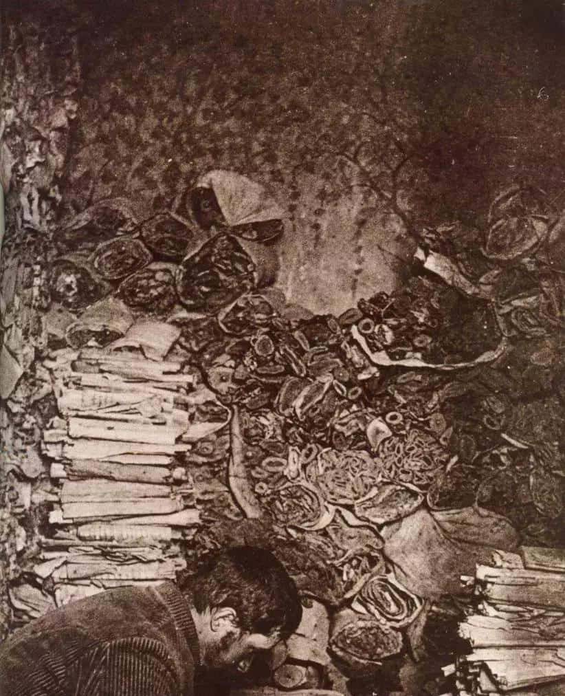 荣新江|敦煌藏经洞的性质及其封闭缘由