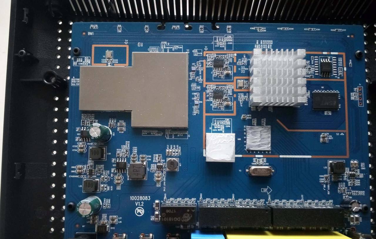 「原创」腾达AC9“双烙铁”拆换16M FLASH加装散热片