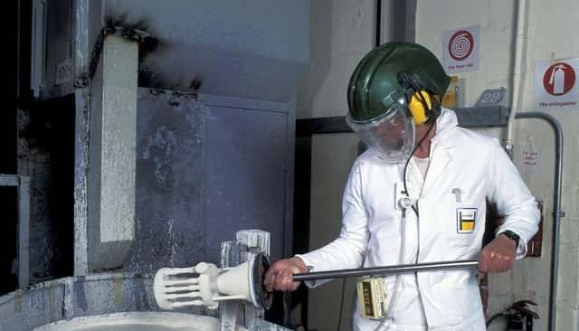 14.1每日一词｜coca核心词「cast」精讲：从含义到搭配，一篇讲透 - 宋马