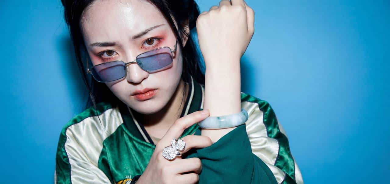 让马斯克变街头痞子、林黛玉穿潮牌,这个AI视频新玩法太上头,手把手教你秒变潮人