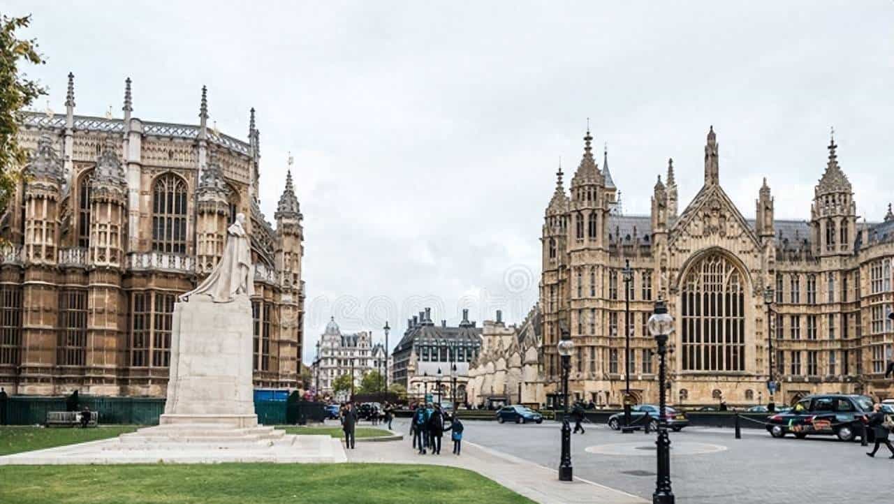 希拉里·曼特尔：逗号