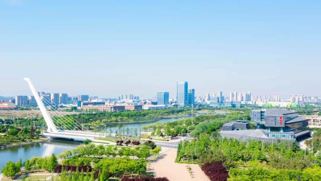 双语丨Incredible! 从“盐碱荒滩”到“科创高地” 青岛高新区是如何做到的？