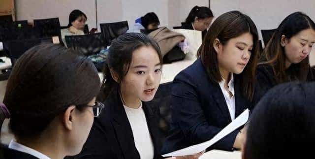 体制内四个“唬人官衔”：听着级别高，实则没实权