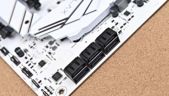 搭建无边海景房——影驰 Z790+ROG 龙王 3+联力积木风扇 P28 装机展示