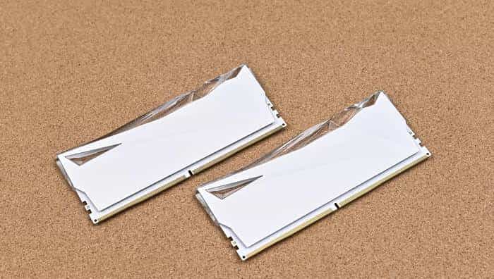 搭建无边海景房——影驰 Z790+ROG 龙王 3+联力积木风扇 P28 装机展示