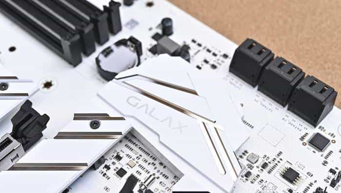 搭建无边海景房——影驰 Z790+ROG 龙王 3+联力积木风扇 P28 装机展示