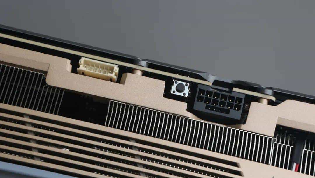 支持DLSS 4 帧率翻上加翻——索泰GeForce RTX 5080 16GB AMP EXTREME INFINITY详测