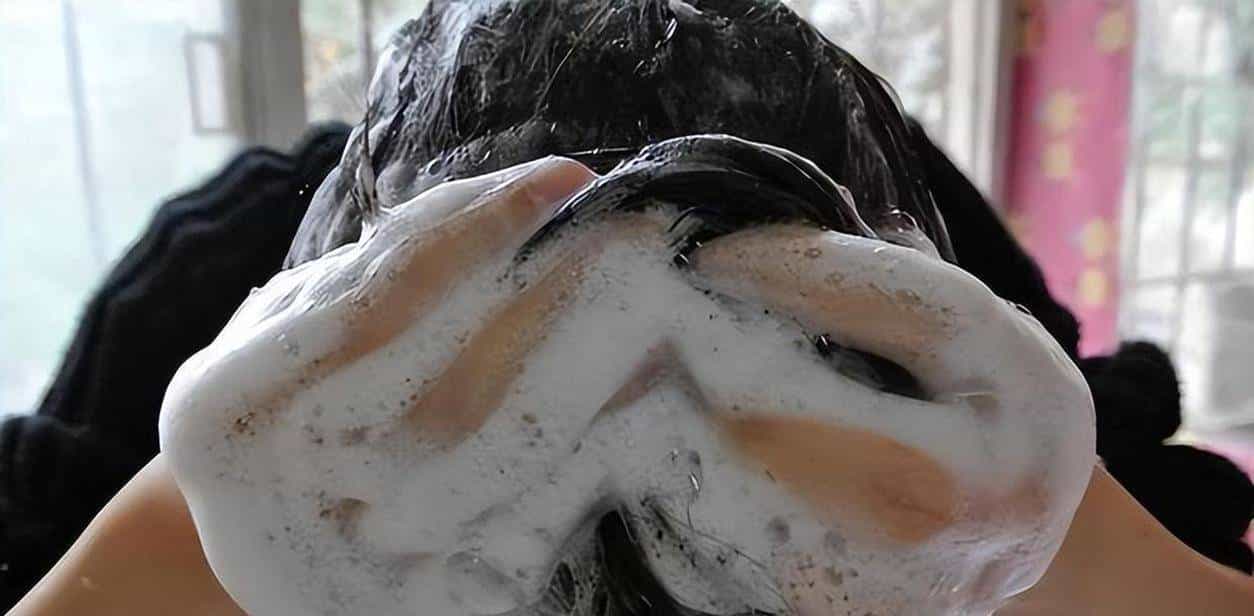 35岁男子头发稀疏，查成分发现罪魁祸首，90家庭都在用