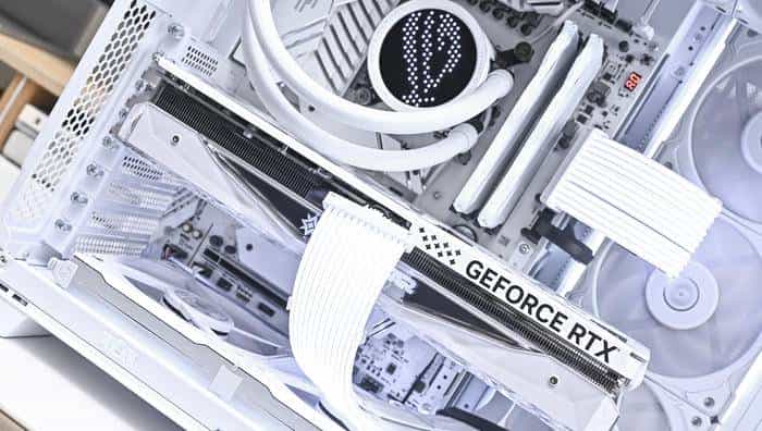 搭建无边海景房——影驰 Z790+ROG 龙王 3+联力积木风扇 P28 装机展示