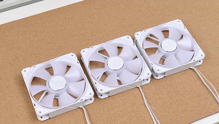 搭建无边海景房——影驰 Z790+ROG 龙王 3+联力积木风扇 P28 装机展示