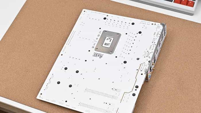 搭建无边海景房——影驰 Z790+ROG 龙王 3+联力积木风扇 P28 装机展示