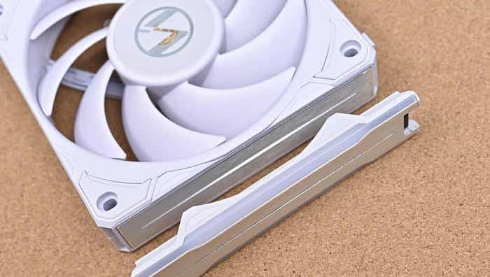 搭建无边海景房——影驰 Z790+ROG 龙王 3+联力积木风扇 P28 装机展示