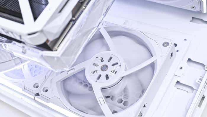 搭建无边海景房——影驰 Z790+ROG 龙王 3+联力积木风扇 P28 装机展示