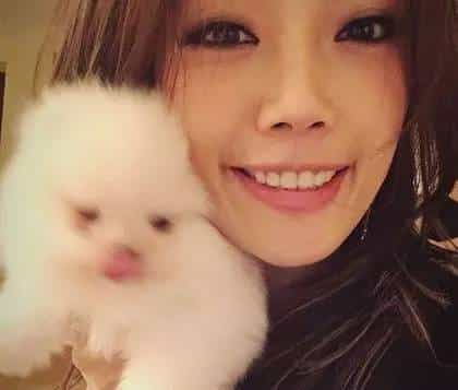 容祖儿晒新欢又晒包，萌改PRADA