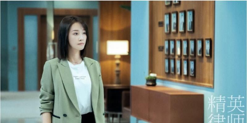 《精英律师》中，罗宾到底和谁更适合在一起？栗娜还是戴曦？