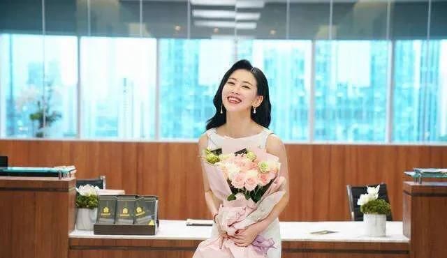 《精英律师》中，罗宾到底和谁更适合在一起？栗娜还是戴曦？