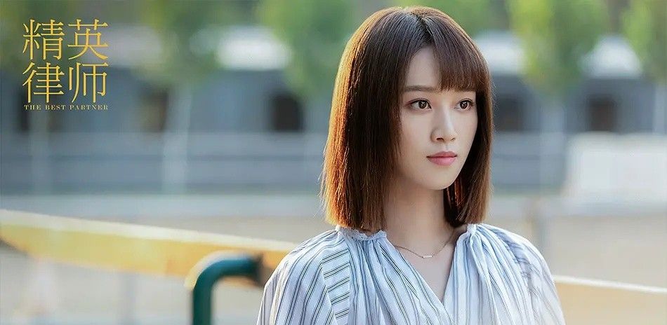 《精英律师》戴曦当初在法学院发生了什么？如何评价蓝盈莹剧中表现？ - 宋马