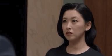 《精英律师》中，面对父亲的无理取闹，为什么栗娜一次次拒绝罗槟的协助？