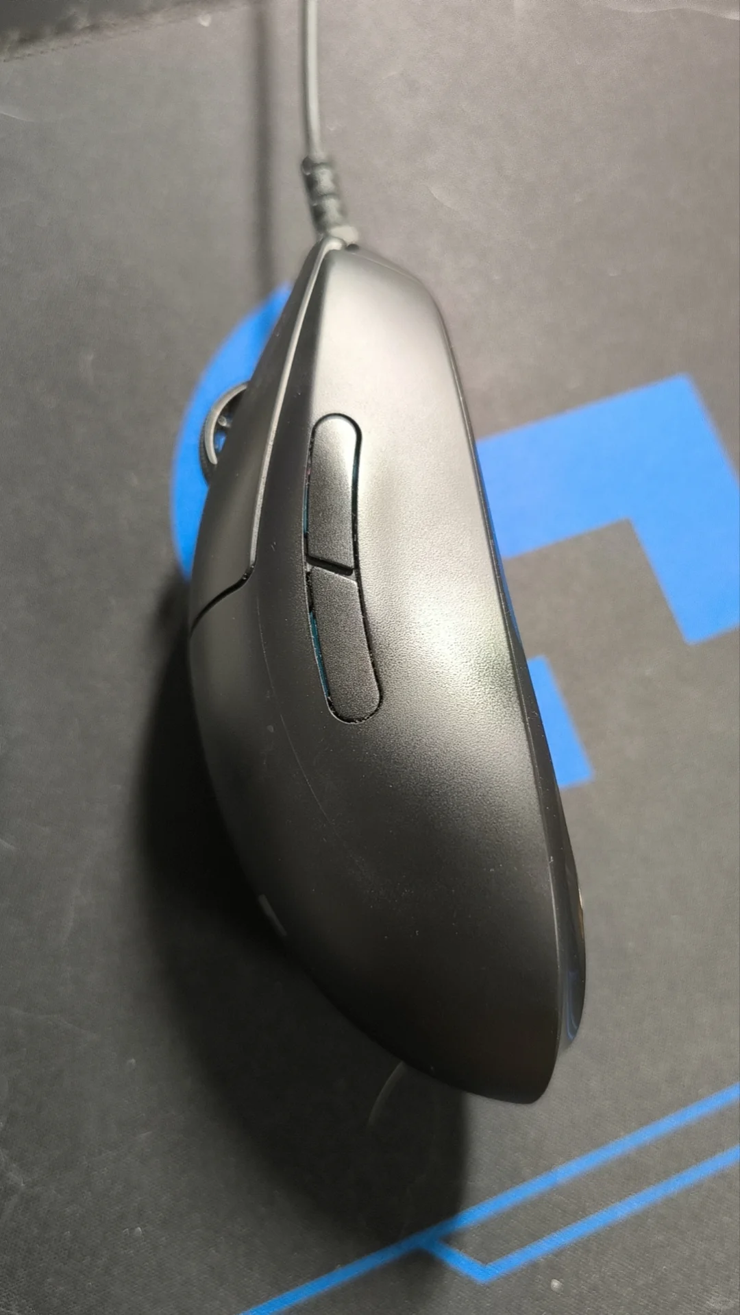 用了两年的罗技鼠标才发现右边有侧键 - 宋马