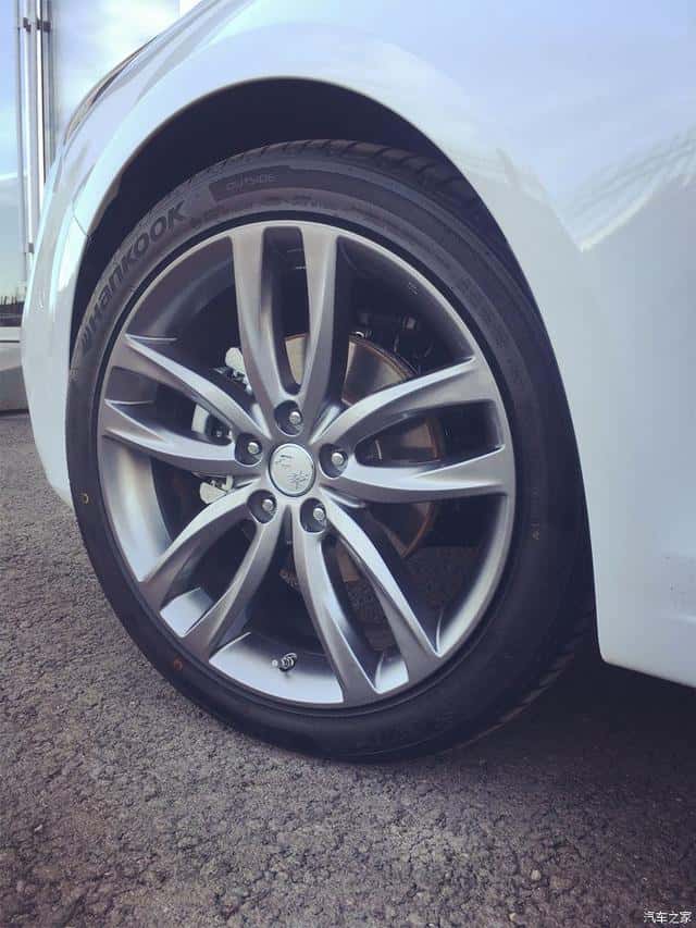 情定红旗H5 车友喜提H5轿车